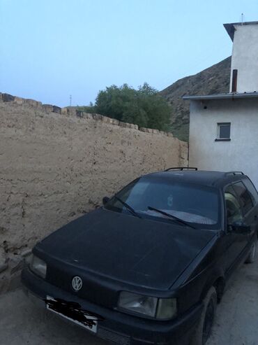 запчасть на мерс 814: Volkswagen Passat: 1990 г., 1.8 л, Механика, Бензин, Универсал
