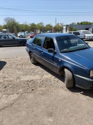 электромобиль neta: Volkswagen Vento: 1995 г., 1.8 л, Механика, Бензин, Седан