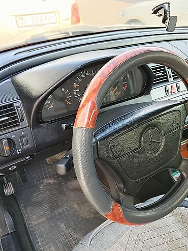 ветровики на мерс: Mercedes-Benz 220: 1997 г., Автомат, Седан — 1