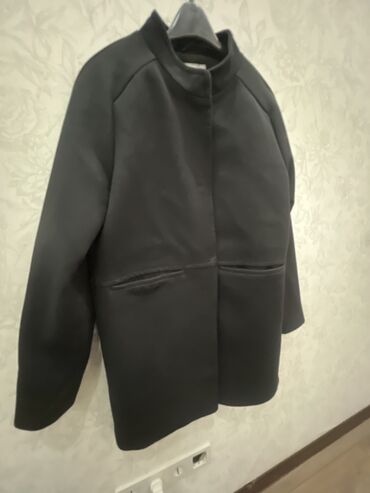 Мужская одежда: Женская курточка размер 36 
300 сом