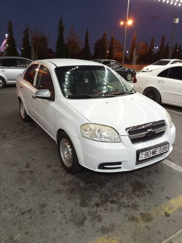 Chevrolet: Chevrolet Aveo LS sedan – ağ rəng, 4 qapı. Əsas xüsusiyyətlər: - — 7