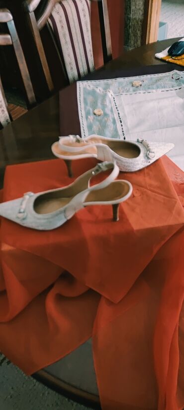 Salonke: Salonke, Dior, 37.5 — 6