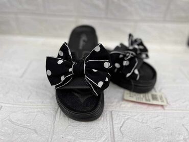 Papuče: 36-40
1600 din
Roba sa kosova — 9