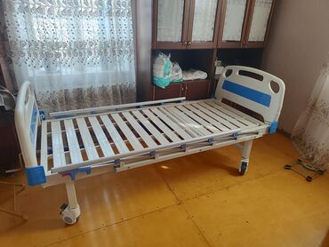 tek adamliq carpayi: Tibbi çarpayi matras üstünde verilecek