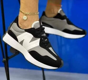 Patike: New Balance 327 patike

Novo
Brojevi 36 do 44

fb Moja Kupovina 1 — 13