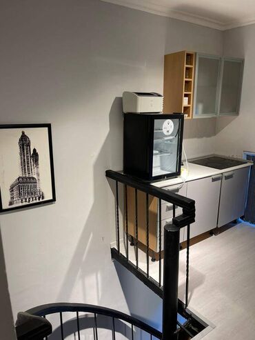 Ofislər: Sahil metrosuna yaxin 90kv sahəsi olan obyekt 3otaqli ofis 1000azn — 11