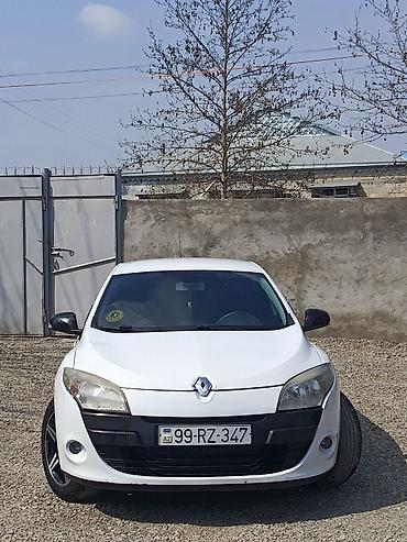 t 25 traktor satisi: Renault Megane (universall/kombi), ağ rəng. Xüsusiyyətlər: - Kuzov: 5 — 2