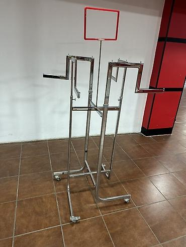 Оборудование для магазинов: Tənzimlənən metal paltar asılqanı. Bu asılqan kommersiya və ya — 1