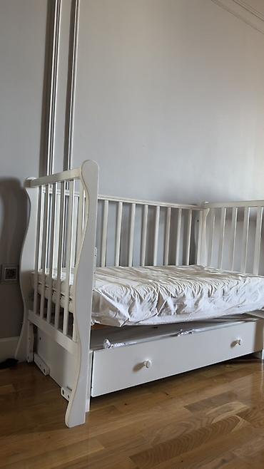 Beşiklər: Oğlan və qız üçün, İşlənmiş, Dördbucaq, Beşik, Dəstsiz, Matras ilə, Yellənmə mexanizmsiz — 10