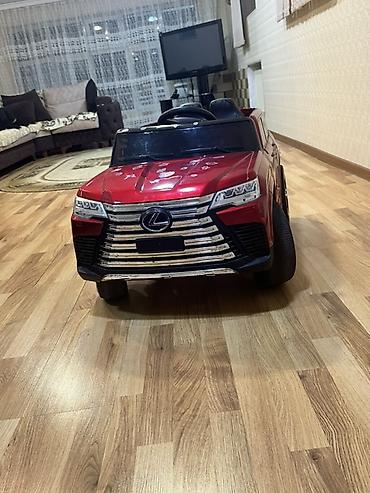 elekt: Uşaq üçün elektrikli avtomobil – qırmızı rəngdə, krossover/SUV — 1
