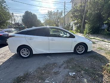 byd e2 2024: Toyota Prius: 2018 г., Гибрид, Хэтчбэк — 2