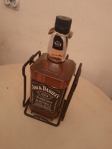 Umetnost i kolekcionarstvo: Jack Daniels whskey 3L flasa sa stalkom/postoljem Nisam siguran