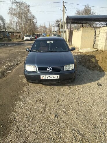 Volkswagen: Volkswagen Bora: 2002 г., 2 л, Механика, Бензин, Седан