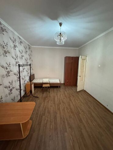 эмарк жибек жолу: 2 комнаты, 60 м², 106 серия, 6 этаж, Старый ремонт