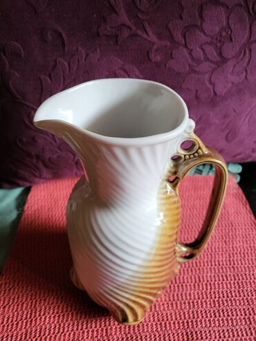 Čajnici: Bokal nov Zajecar porcelan. 70te. Bokal je radila i fena — 2