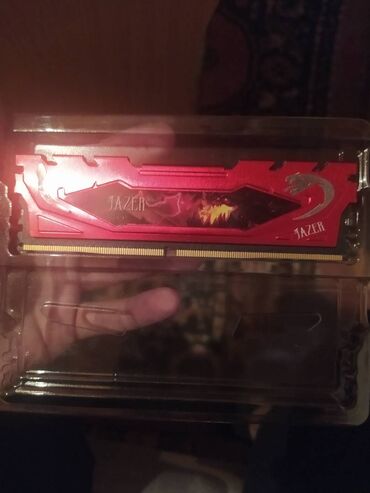 Operativ yaddaş (RAM): Operativ yaddaş (RAM) 8 GB, 3200 Mhz, DDR4, PC üçün, İşlənmiş