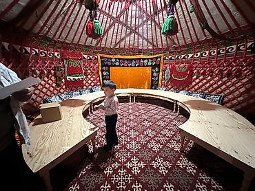 Аренда юрт: Аренда юрты, Каркас Деревянный, 75 баш, Самовар, С полом, Стол — 12