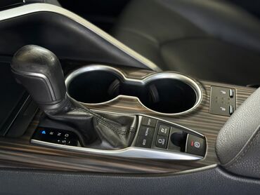 Toyota: Toyota Camry: 2017 г., 2.5 л, Вариатор, Гибрид, Седан — 12