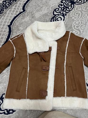 кийим: 🧥 ПРОДАЮ ДВЕ ДУБЛЁНКИ 🤎🤍 ✨ 1. Белая дублёнка • Состояние: хорошее — 1