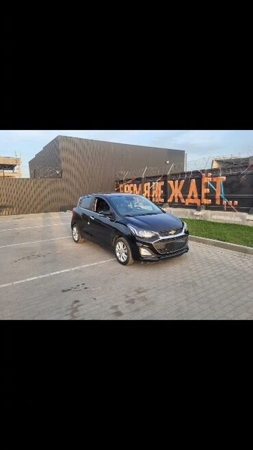 срочная продажа авто по низким ценам: Chevrolet Spark: 2018 г., 1 л, Вариатор, Бензин, Хетчбек