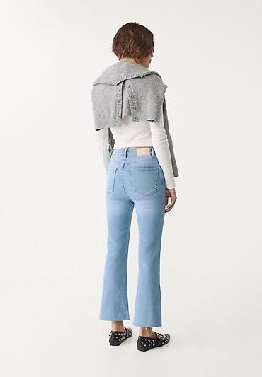 Cinslər: Stradivarius cropped flare cins şalvarı
32 olcu — 2