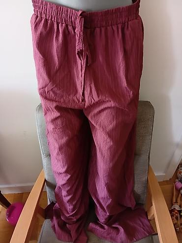 baletanke walkmaxx: Ženske pantalone – boja tamno burgundi/šljiva. Širok, lepršav kroj sa — 1