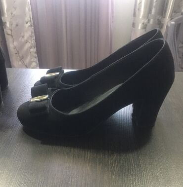женские замшевые туфли на шпильке: Туфли 39, түсү - Кара