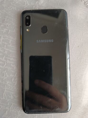 Samsung Galaxy A20, 32 ГБ, цвет - Бежевый, Две SIM карты, Face ID, Сенсорный