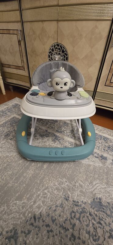 Tibbi geyim: Uşaq gəzdirəni (baby walker) - Marka yazısı: “Babywalk” (oturacaq