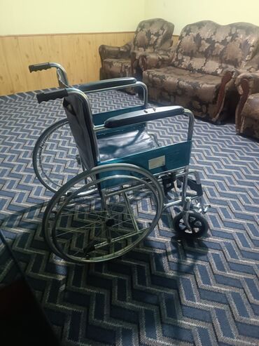 коляска для инвалида: Продаю инвалидную коляска почти новая