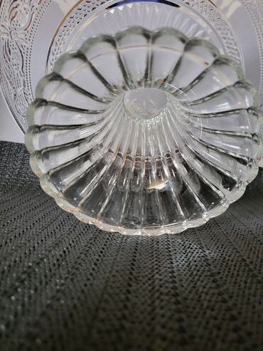 Ostalo posuđe: Bombonijera nova,vintaz staklena. Bombonijera perfektna sve na njoj — 11