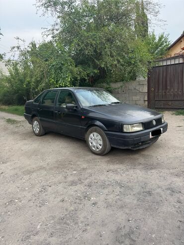 Транспорт: Volkswagen Passat: 1991 г., 1.8 л, Механика, Бензин, Седан