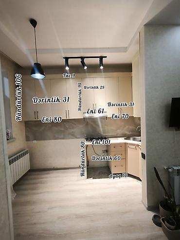 quxna mebelləri: Kompakt ölçülü, künc tipli mətbəx mebeli dəsti. Açıq krem/bej rəngli — 1