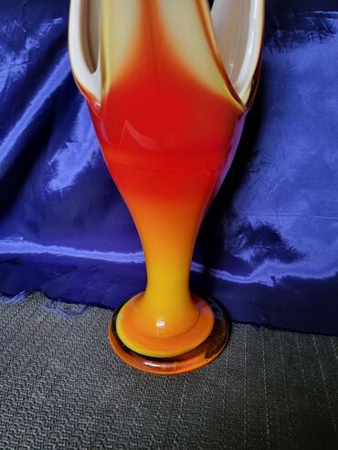 Stare vaze i dekor: Vaza rucni rad Dragan Drobnjak iz 70ih.god. Vaza duvano staklo,bez — 4