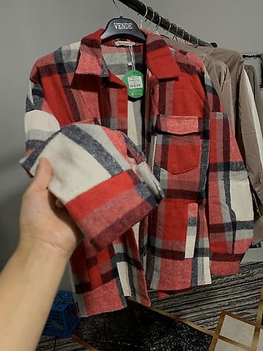 Рубашки: Тёплая клетчатая рубашка-оверсайз в стиле casual. Модель с — 11