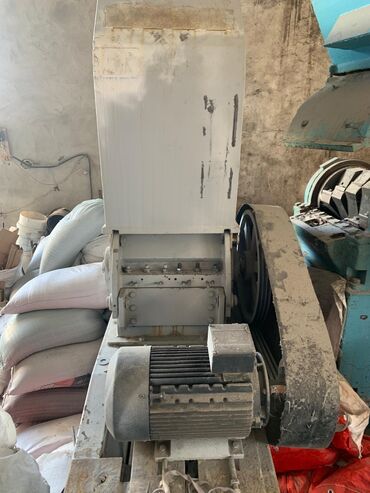 Digər biznes avadanlığı: 2 ədəd drabilka, 2 ədəd elavator, plasmas üyütmək üçün hazır biznes