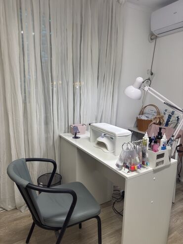 оборудование бизнес: Сдается Рабочее место мастера маникюра/нейл-стилиста