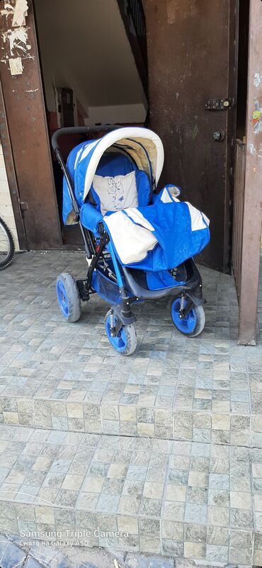 hot mom коляска: Коляска, цвет - Голубой, Б/у