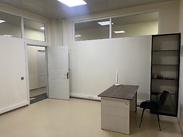Kommersiya daşınmaz əmlakı: Ofis otağı icarəyə təqdim olunur. - Plan: dəhlizdən girişli ayrıca — 6