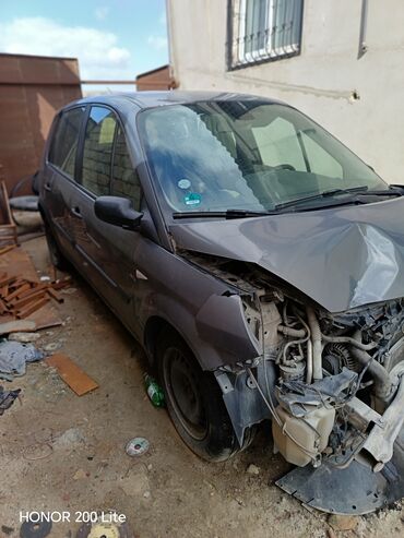 qəzalı avtomobillər: Renault Megane: 1.5 l | 2006 il 450000 km Hetçbek