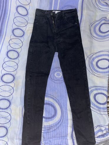 zenske cigaret pantalone: Bershka farmerke broj 36