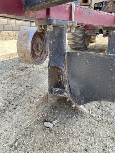 Оборотные плуги, перевертыши: Навесной оборотный плуг для трактора, 5-корпусный. Плн 5-35. Рама — 6