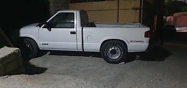 Chevrolet: Chevrolet Silverado 2500: 2.5 l | 2002 il Pikap — 1