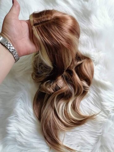 Perike i klipse: Perike
Cena 3200din — 21