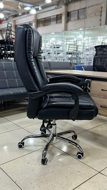 Другая мебель: Кресло руководителя выполнено в современном дизайне из износостойкой — 8