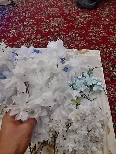 goy su: Süni dekorativ güllər dəsti - Rəng palitrası: ağ, açıq mavi, göy və — 2