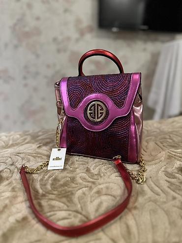 a class ayaqqabilar: ELLE markasına aiddir, 80 Azn Türkiyyədən alınıb yenidir.
10 Azn — 2