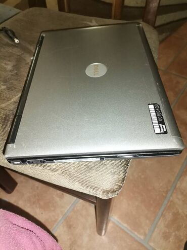 roze laptop: Intel Pentium, 2 GB OZU, 12 "
