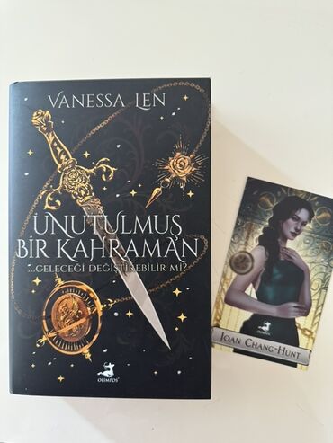 Yeni alınmış, zedesiz cildli kitabdır. Kitabın yanında əlavə olaraq
