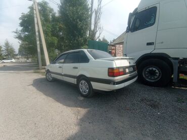 1 9д: Volkswagen Passat: 1989 г., 1.8 л, Механика, Бензин, Седан